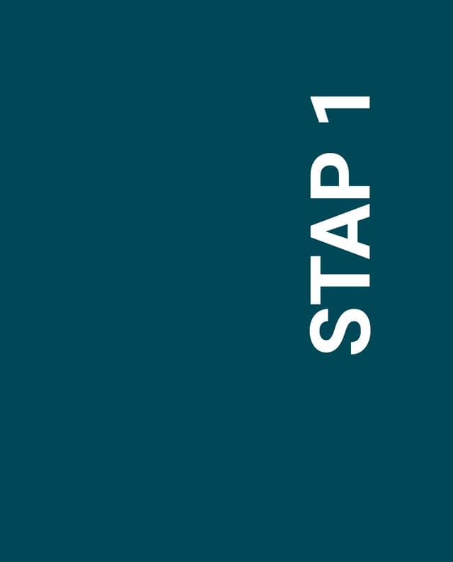 Donker groen vlak met de letters stap 1